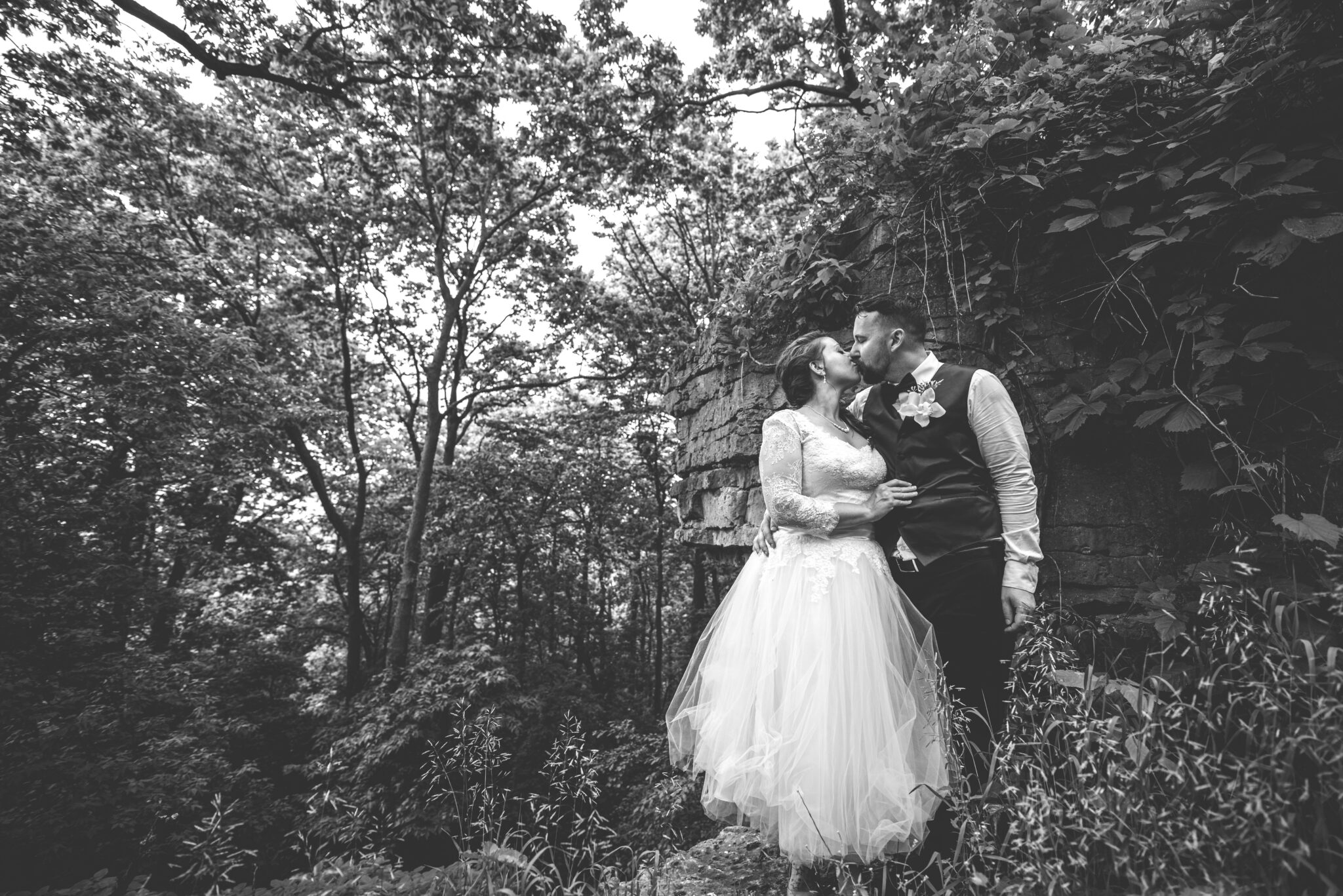 A couple at High Cliff state park kissing on their wedding day